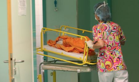 gafa-la-maternitate-doi-bebelusi-au-fost-incurcati-la-spitalul-din-targu-neamt-97973